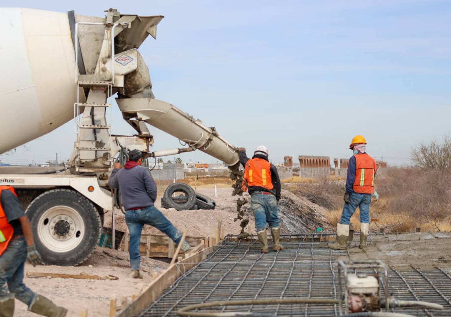 Concluyen colado de losa en puente de la prolongación Fernando Baeza