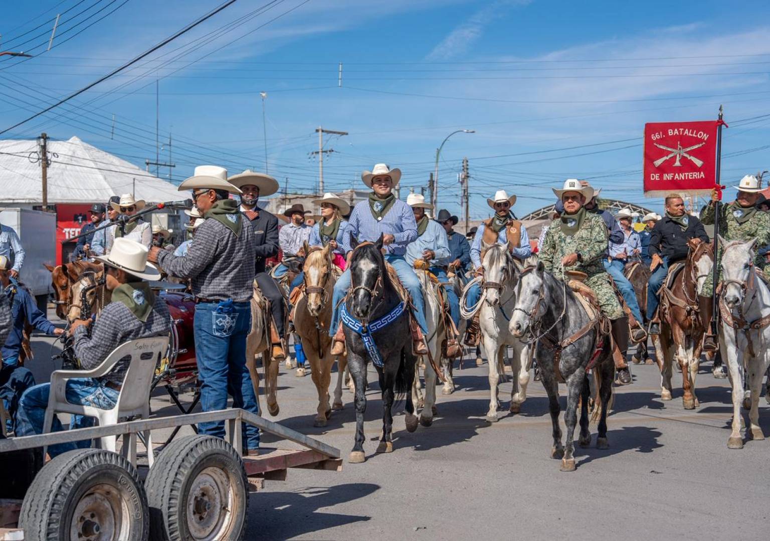 En el mes del Ejército y la Fuerza Aérea, refrenda Valenciano alianza con las fuerzas armadas
