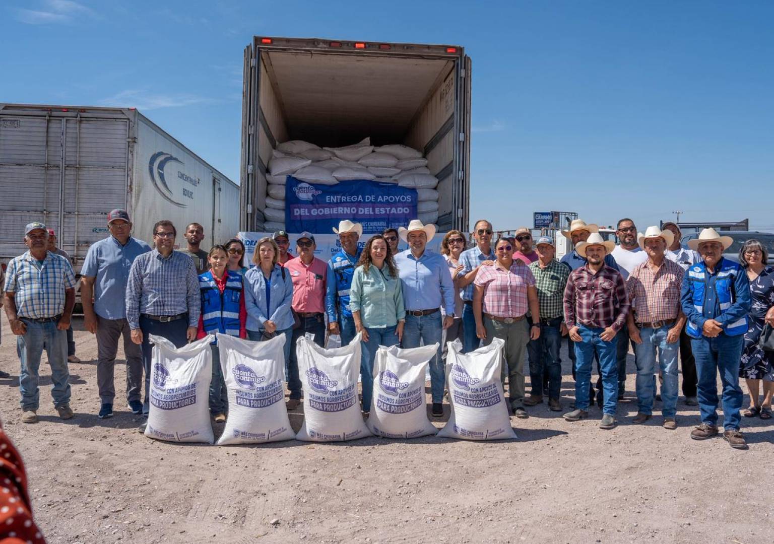 Entrega Jesús Valenciano 93 toneladas de maíz rolado para fortalecer al sector ganadero de Delicias y la región
