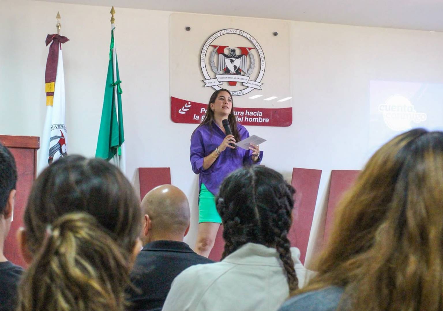 Lleva Instituto de las Mujeres de Delicias plática sobre amor romántico a estudiantes