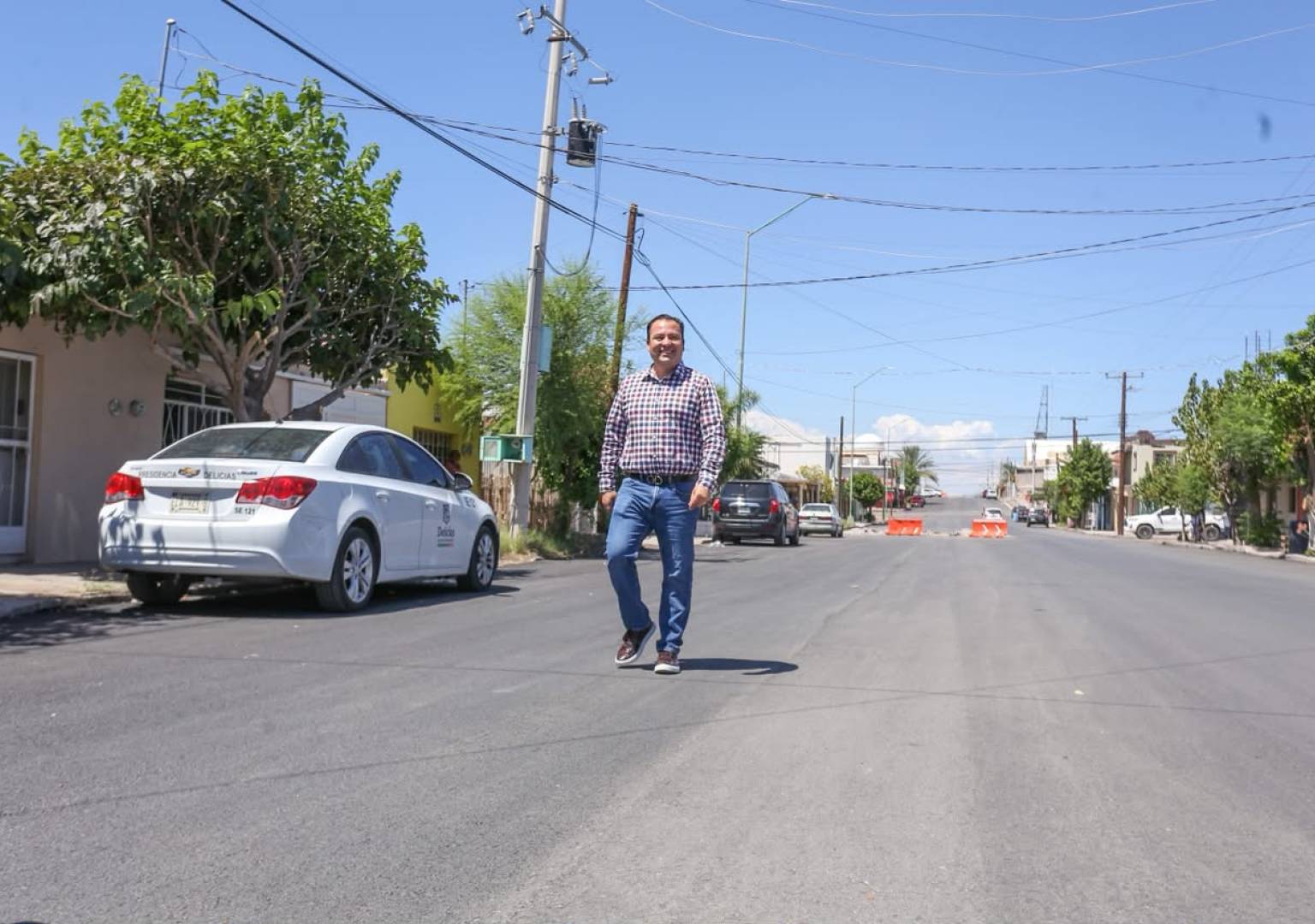 Recorre Jesús Valenciano la renovada avenida Agricultura y la Octava Poniente