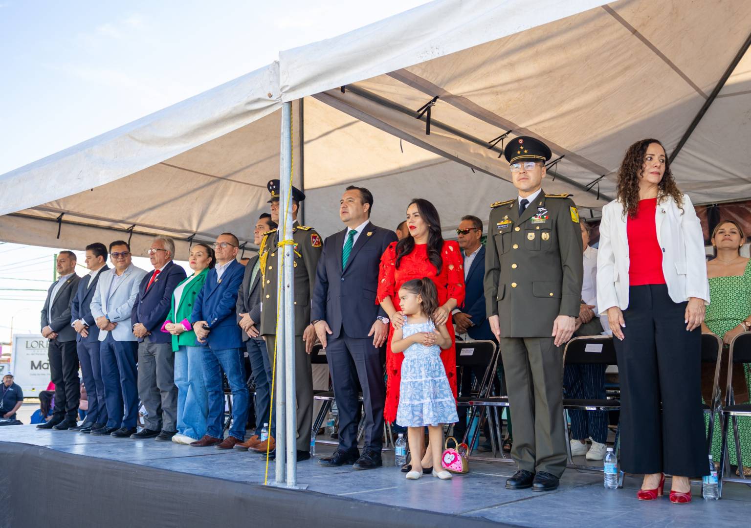 Encabezan Jesús Valenciano y comandante de la 42/a Zona Militar Desfile de Independencia en Delicias